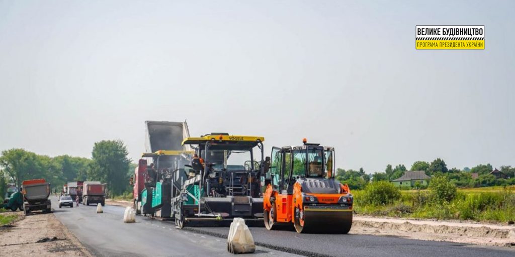 Велике будівництво на Житомирщині: завершується відновлення міжнародної автодороги М-21 на Овруччині. ФОТО