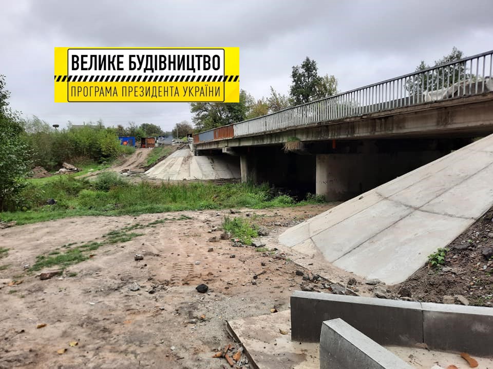 Велике будівництво на Житомирщині: Юрій Денисовець проінспектував ремонт мосту у Коростишівській громаді