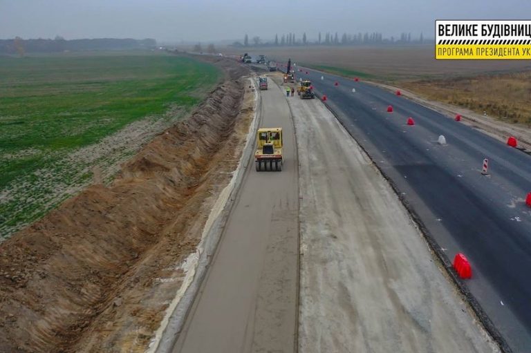 ВЕЛИКЕ БУДІВНИЦТВО НА ЖИТОМИРЩИНІ: ТРИВАЄ ЗВЕДЕННЯ ДВОРІВНЕВОЇ ТРАНСПОРТНОЇ РОЗВ’ЯЗКИ ПОБЛИЗУ БЕРДИЧЕВА