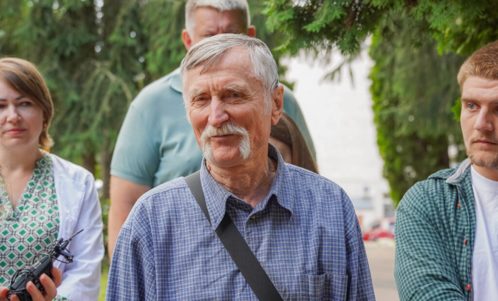 Фото без опису