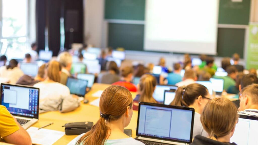 Студенти-бюджетники у приватних вишах отримуватимуть стипендію Студенти-бюджетники у приватних вишах отримуватимуть стипендію