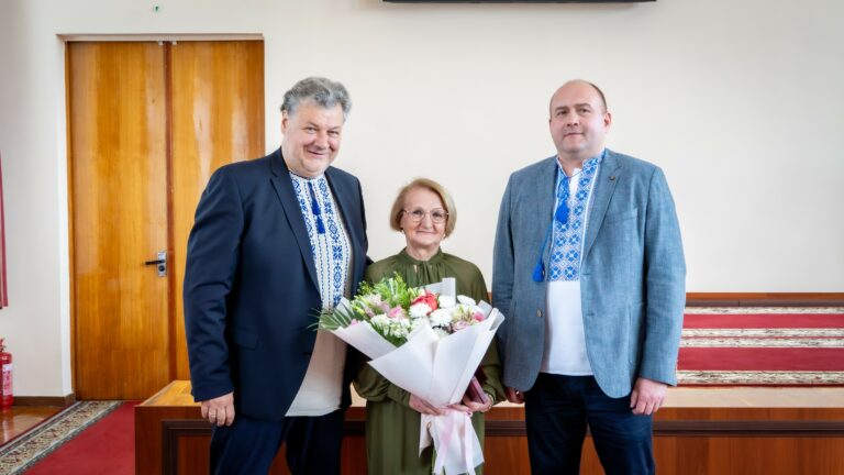 Орден за заслуги і медалі за звитягу: у Житомирі відзначили жителів області під час сесії облради