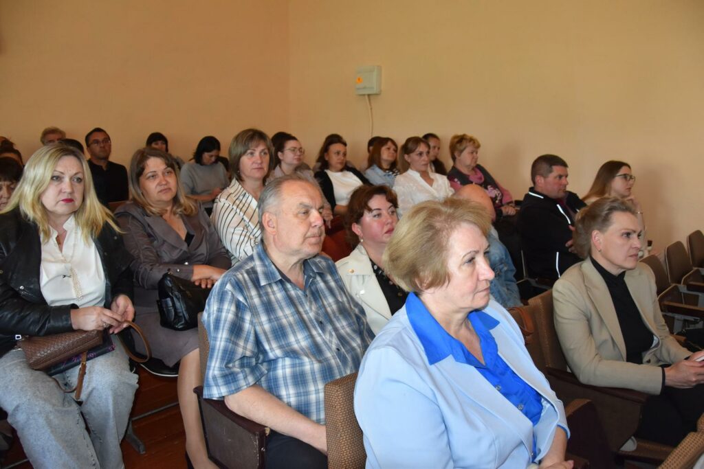 Якісна освіта для кожної дитини: на Житомирщині обговорили розвиток освіти та підтримку педагогів Якісна освіта для кожної дитини: на Житомирщині обговорили розвиток освіти та підтримку педагогів