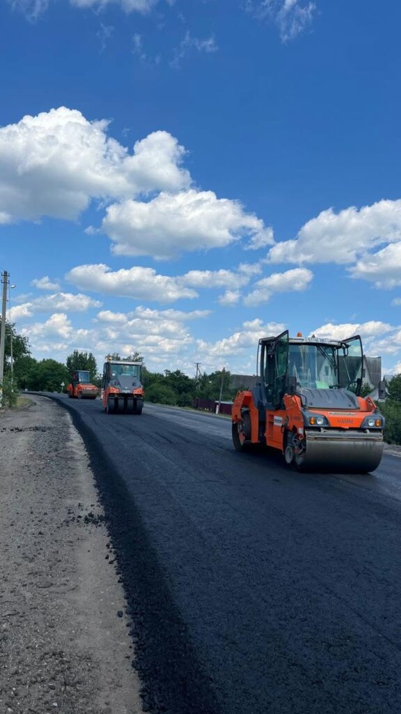 За 10 днів червня на Житомирщині відремонтували близько 40 тисяч квадратних метрів дорожнього покриття За 10 днів червня на Житомирщині відремонтували близько 40 тисяч квадратних метрів дорожнього покриття