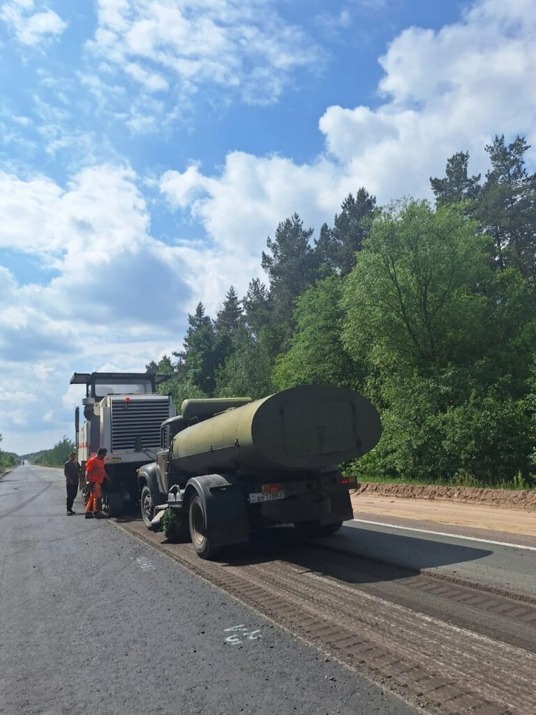 За 10 днів червня на Житомирщині відремонтували близько 40 тисяч квадратних метрів дорожнього покриття За 10 днів червня на Житомирщині відремонтували близько 40 тисяч квадратних метрів дорожнього покриття