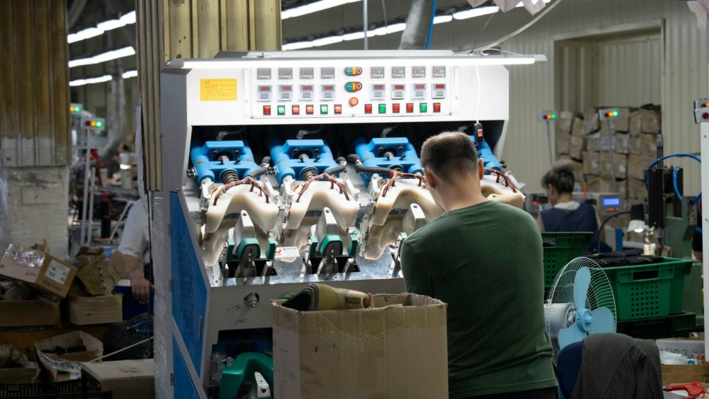 Віталій Бунечко ознайомився з роботою провідних підприємств легкої промисловості Житомирщини та відзначив кращих працівників галузі Віталій Бунечко ознайомився з роботою провідних підприємств легкої промисловості Житомирщини та відзначив кращих працівників галузі