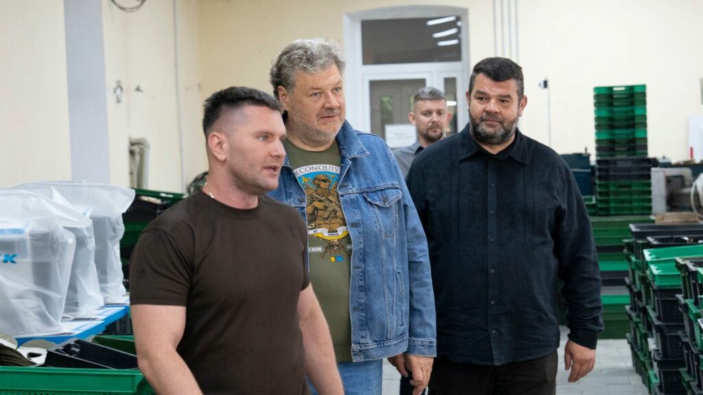 Віталій Бунечко ознайомився з роботою провідних підприємств легкої промисловості Житомирщини та відзначив кращих працівників галузі Віталій Бунечко ознайомився з роботою провідних підприємств легкої промисловості Житомирщини та відзначив кращих працівників галузі