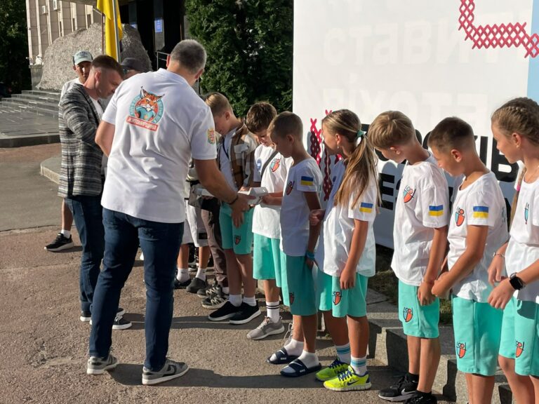 Дві команди спортсменів із Житомира та Коростеня вирушили до спортивно-оздоровчого табору «Пліч-о-пліч»